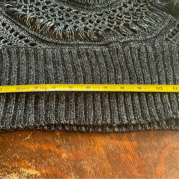 Silver crocheted top ladies size L . GREAT PEICE TO WEAR BRAND NEW - Picture 4 of 10